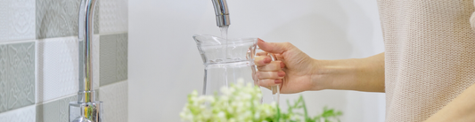 Flessenwater vs. kraanwater: Wat is gezonder?